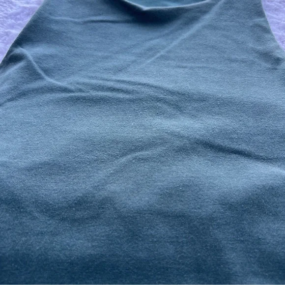 Old Navy Active Powerchill Light Support Go Dry Green Crop Tank Top - Size Small - Picture 2 of 5